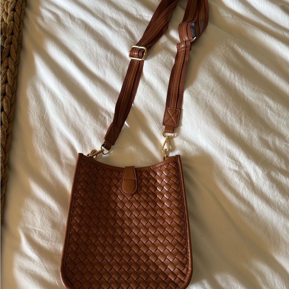 ✨NWOT Brown Woven Crossbody Bag - Picture 8 of 11